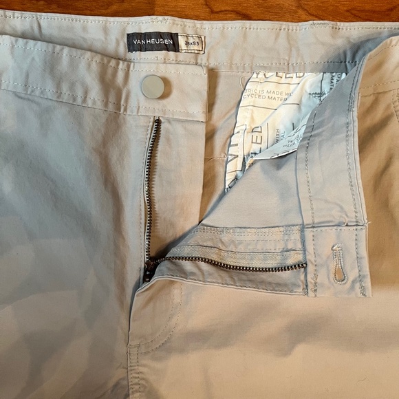 Van Heusen Men's Casual Short Flat Front; New with tags; 38Wx9.5 - Picture 4 of 16